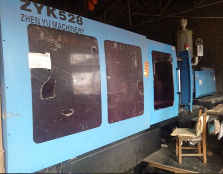 專業(yè)回收各種注塑機，等設備，18920137719