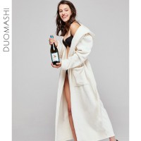 珊瑚絨睡袍庫(kù)存約8500件低價(jià)處理